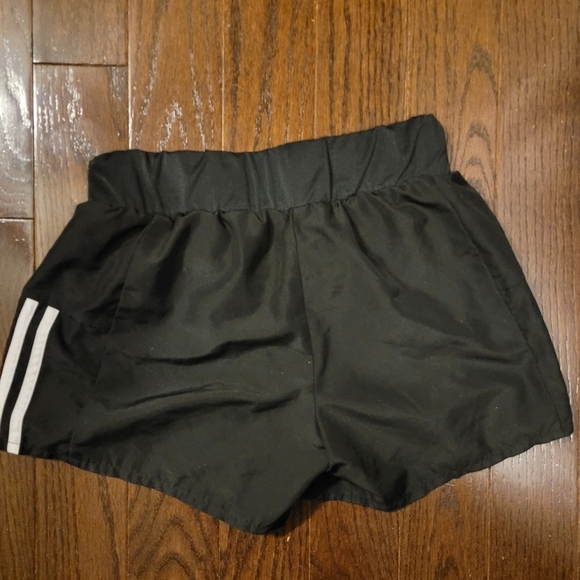 Women's Adidas shorts xs - Picture 2 of 4